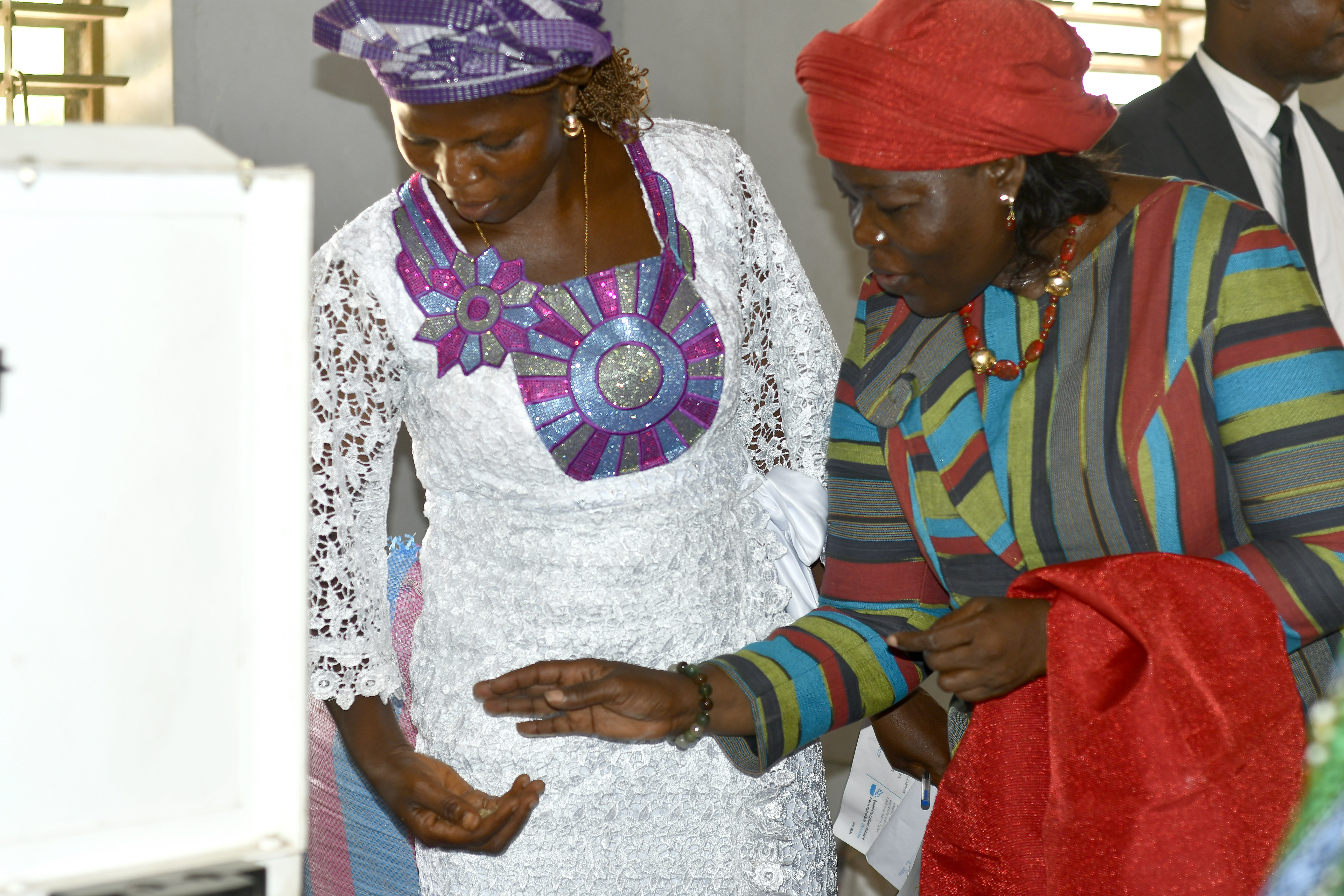 VP Talata inspects the rice after the cleaning process.