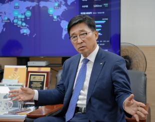 Honourable Kim Choon-jin, a former member of parliament who initiated the universal free school meal policy in Korea.