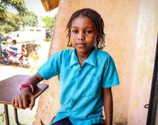A children looking at the camera