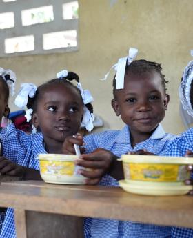 Haiti  school meals  © WFP/Pedro Rodrigues